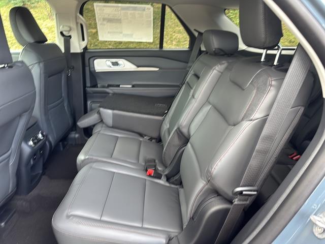 2025 Ford Explorer photo 14