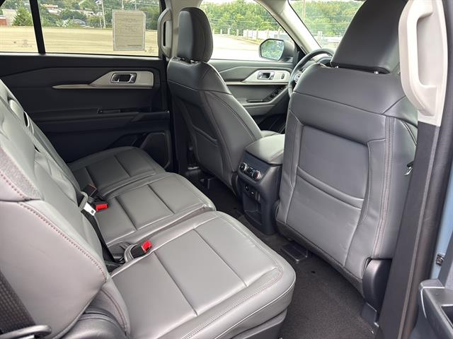 2025 Ford Explorer photo 17