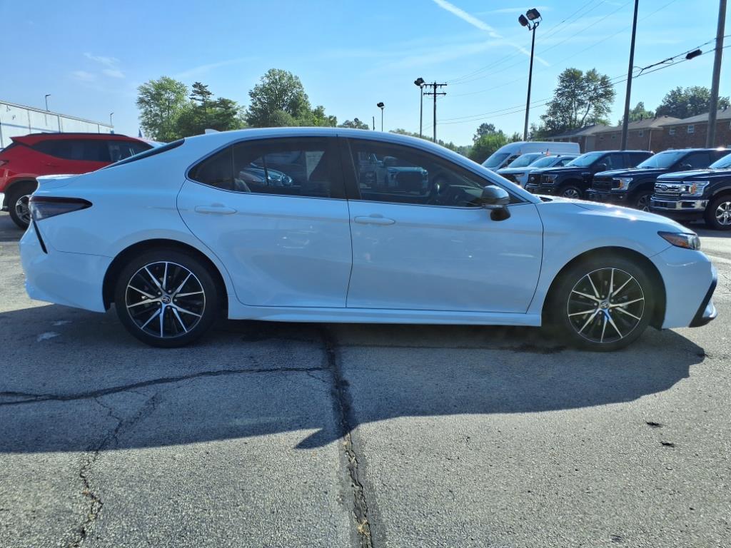 2024 Toyota Camry SE photo 2