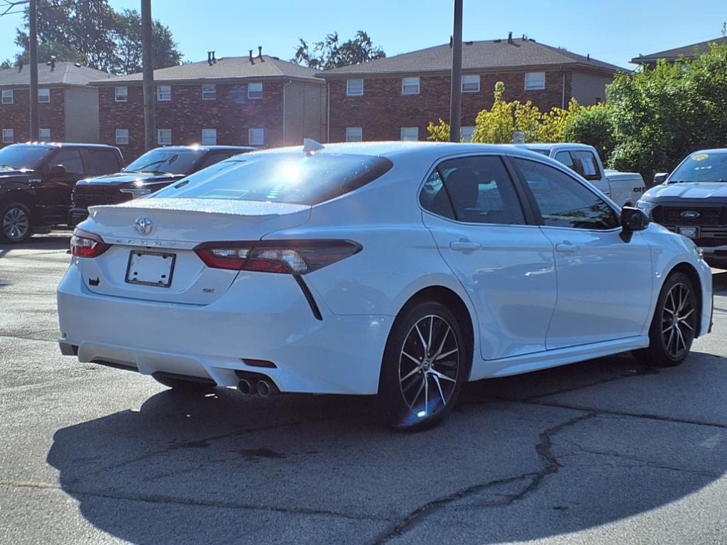 2024 Toyota Camry SE photo 3