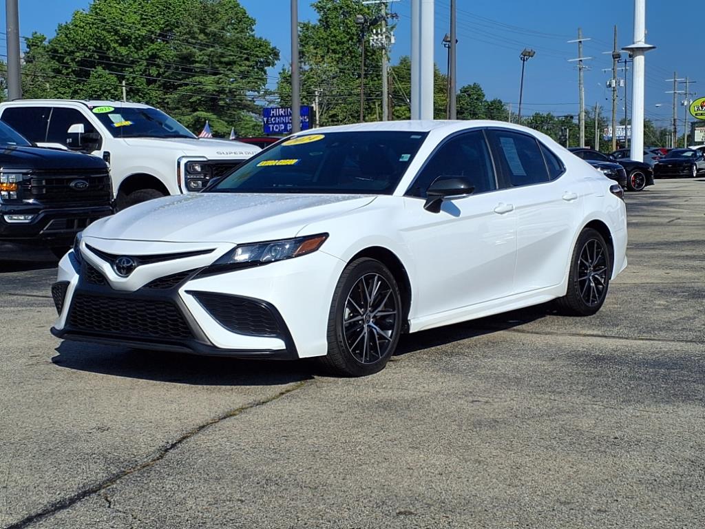 2024 Toyota Camry SE photo 7
