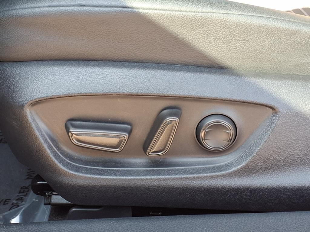 2024 Toyota Camry SE photo 14