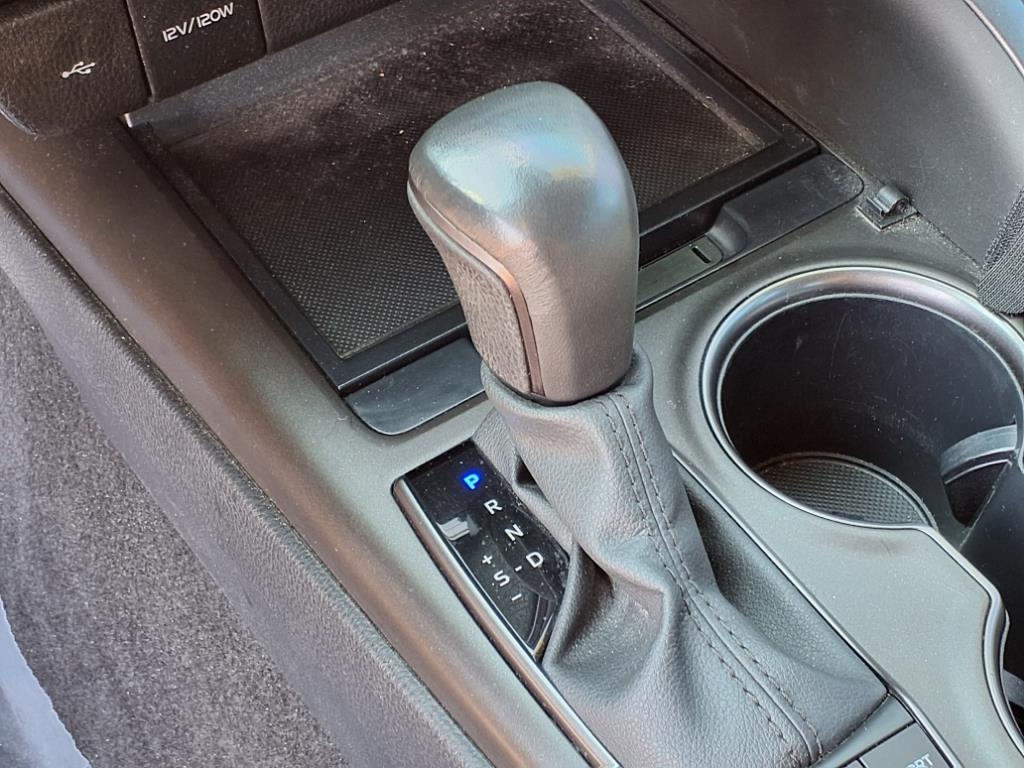 2024 Toyota Camry SE photo 19