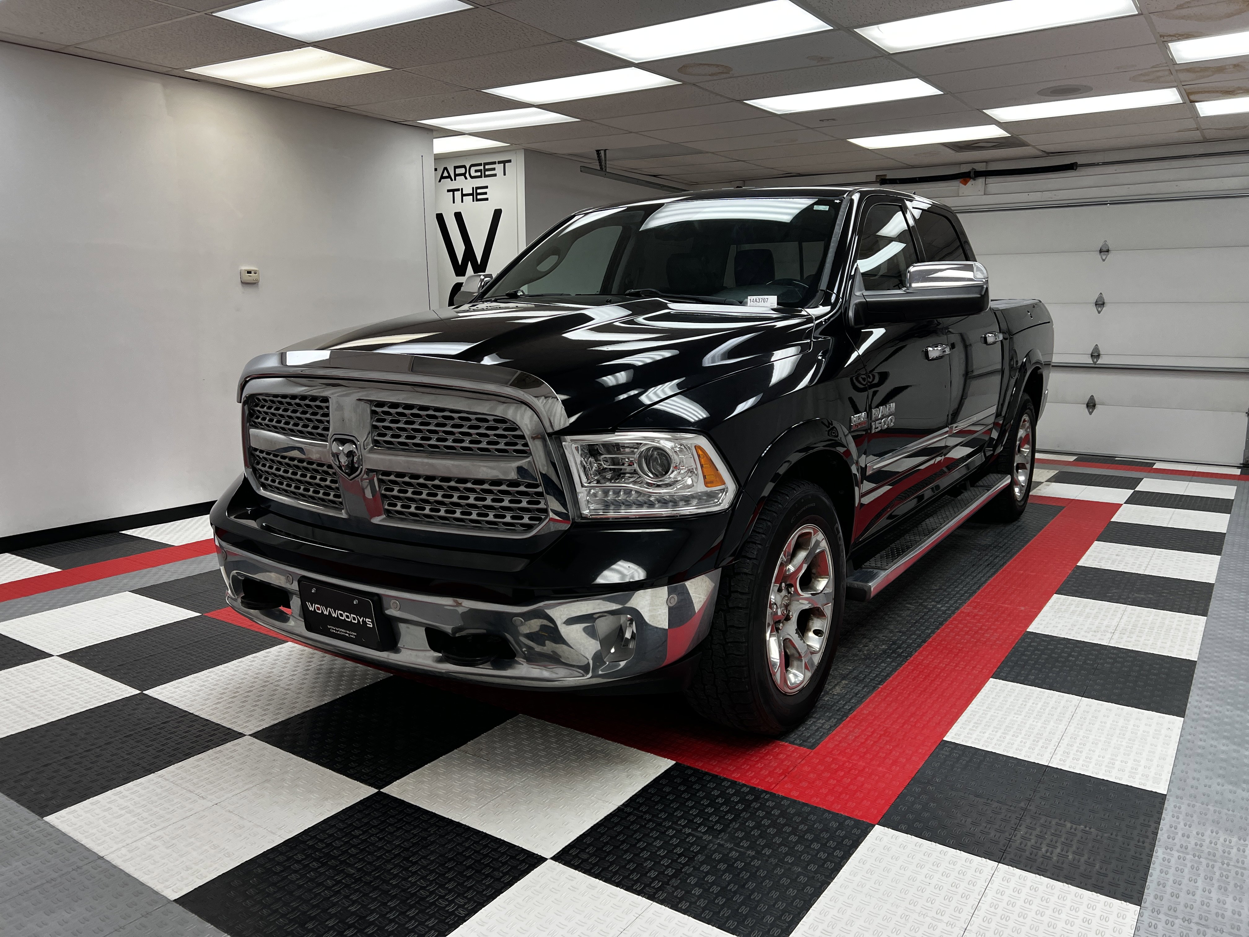 Used 2014 RAM 1500 Laramie Crew Cab 4X4 5.7L V8 HEMI 4 Corner AIR Suspension Rambox Cargo System Sunroof Bed Liner