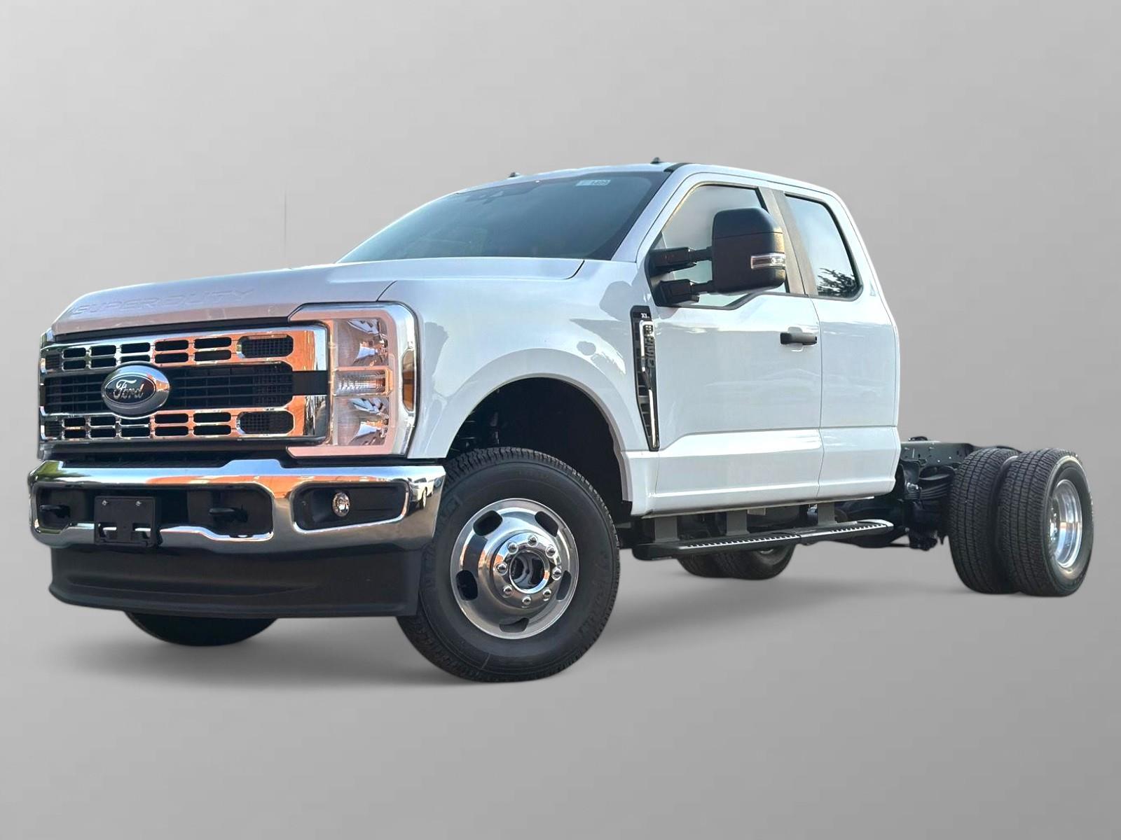 2025 Ford F-350 XL photo 2