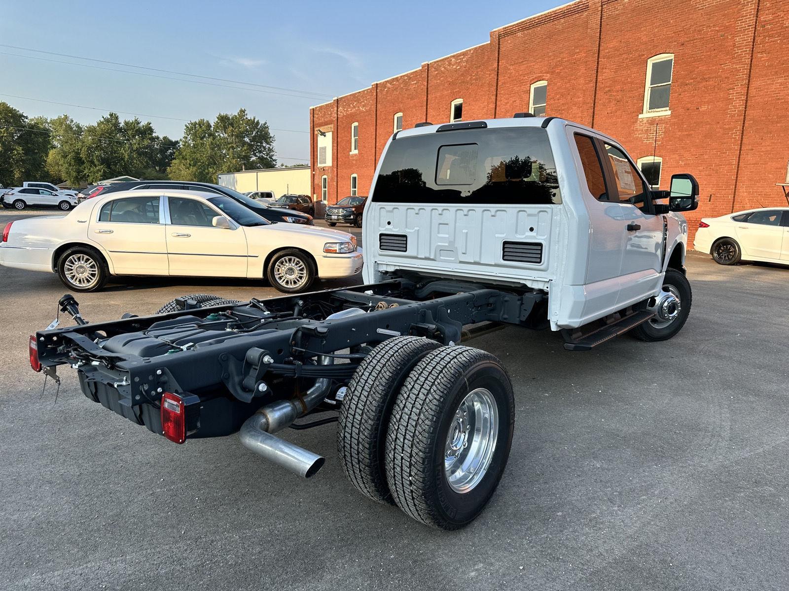 2025 Ford F-350 XL photo 6