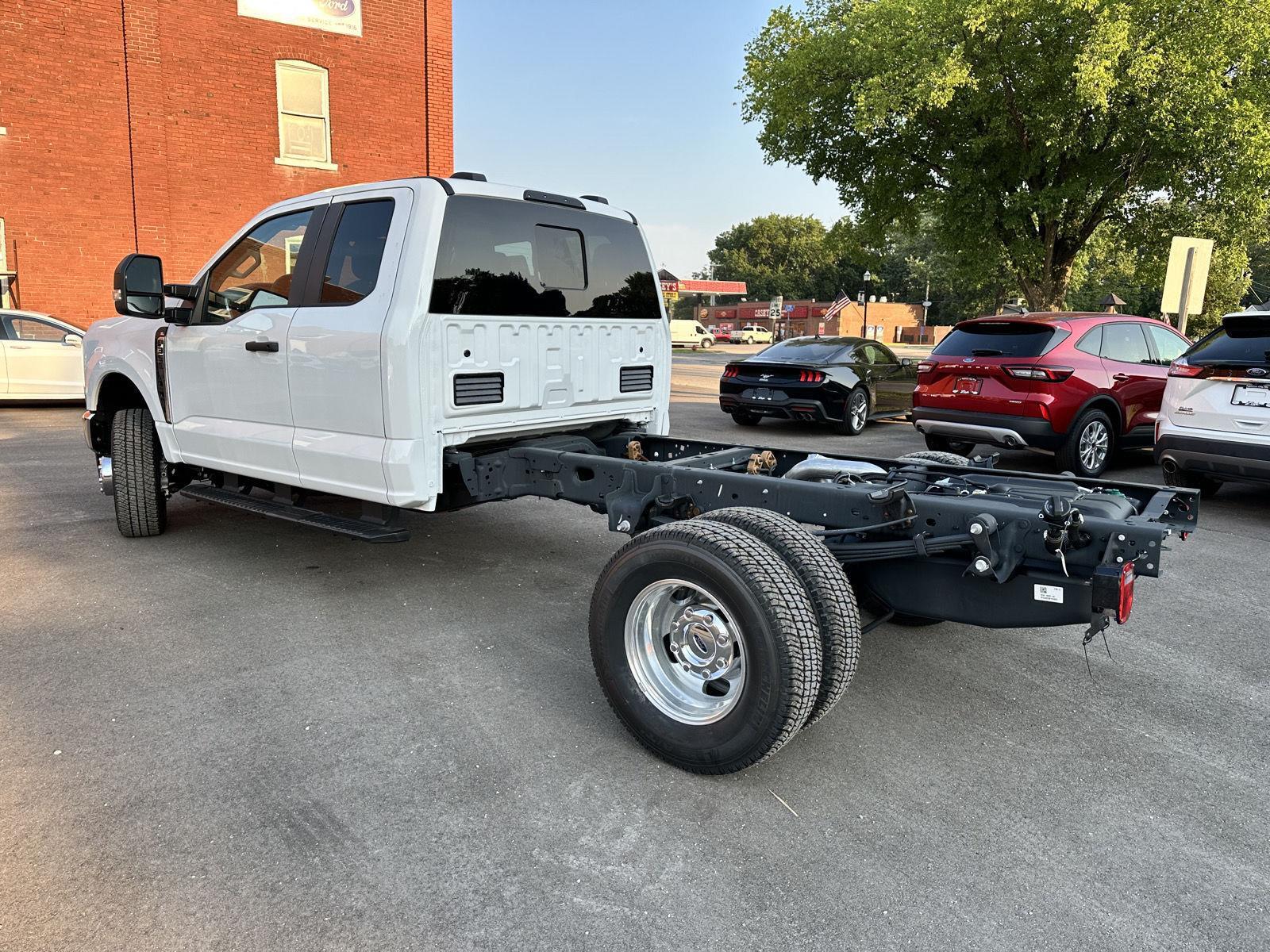 2025 Ford F-350 XL photo 8