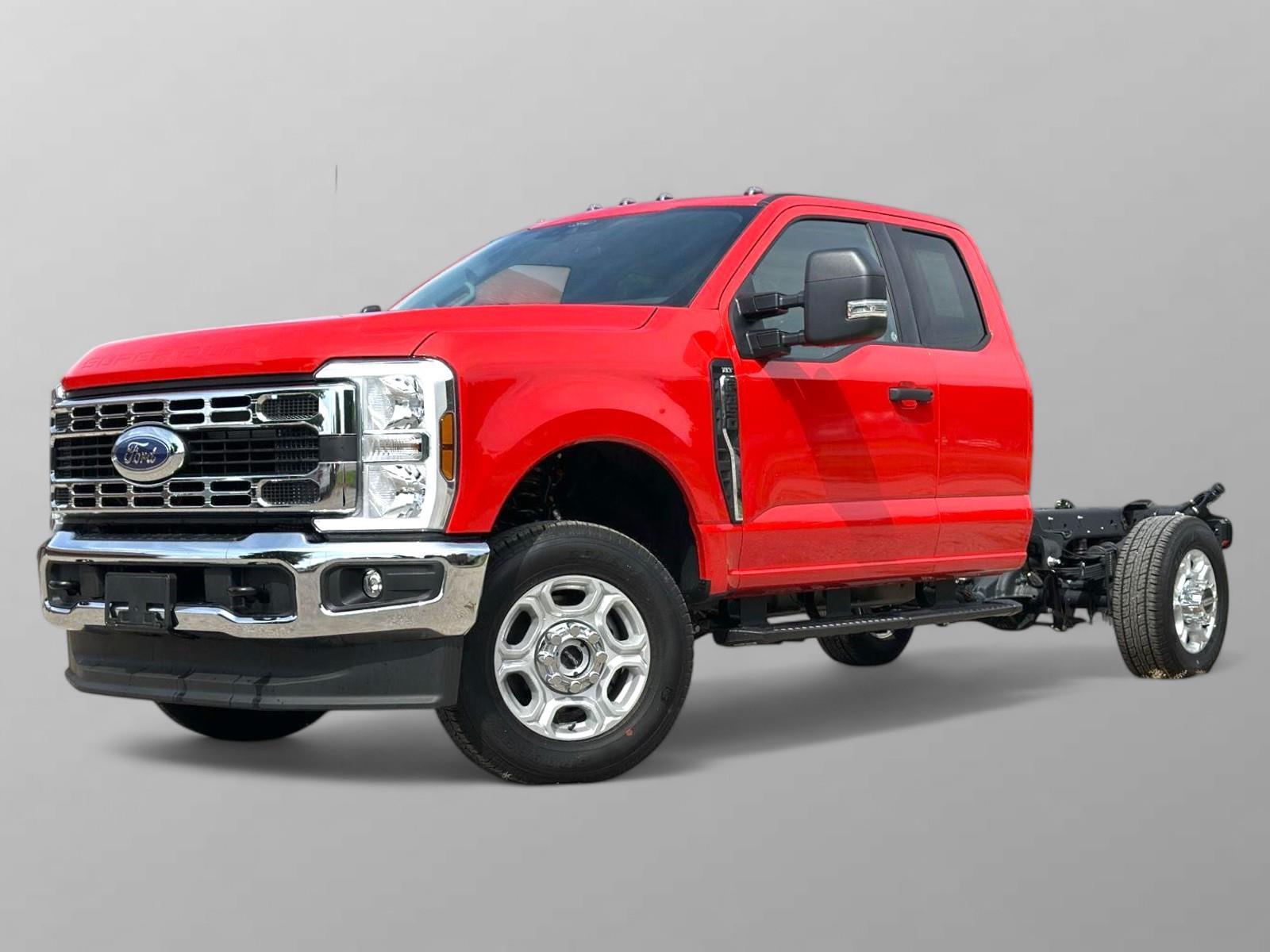 2025 Ford F-350 XLT photo 2
