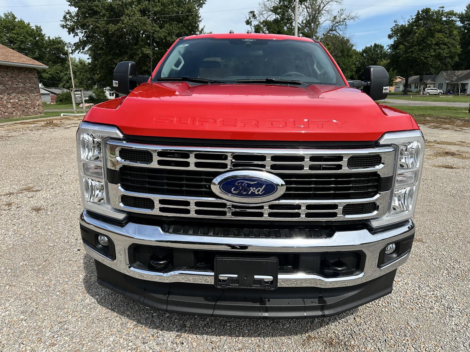 2025 Ford F-350 XLT photo 3
