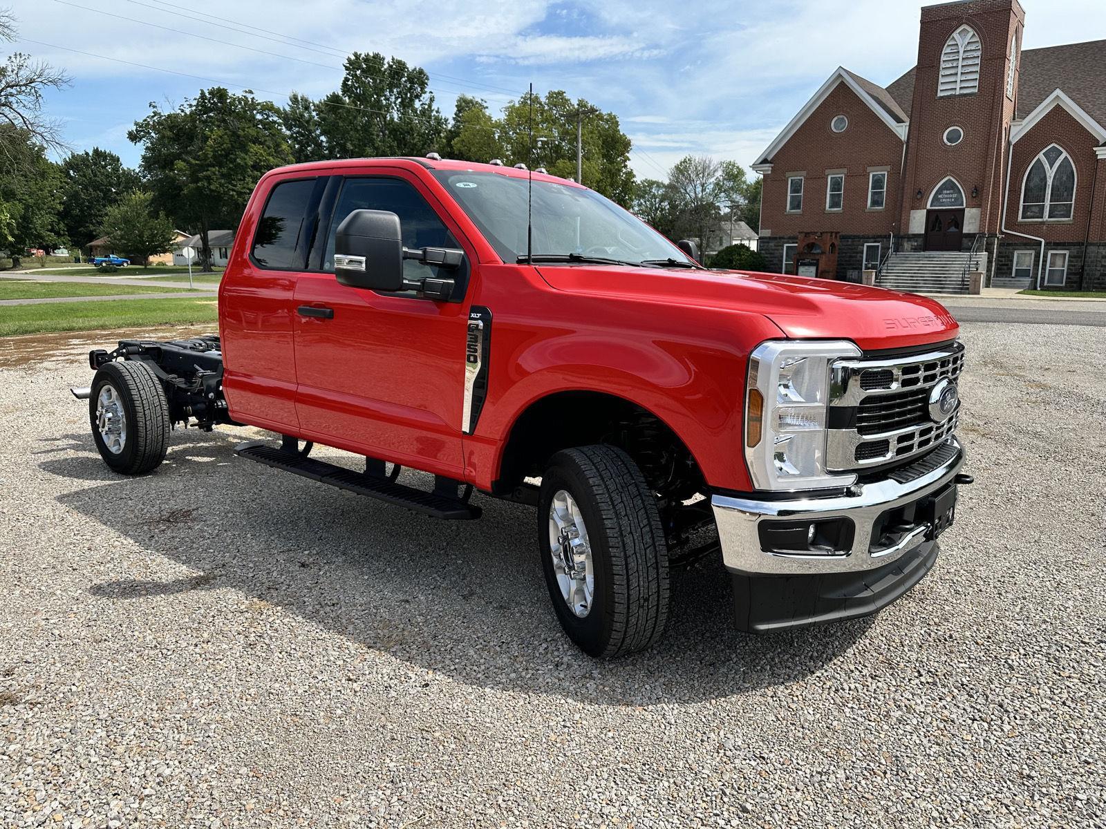 2025 Ford F-350 XLT photo 4