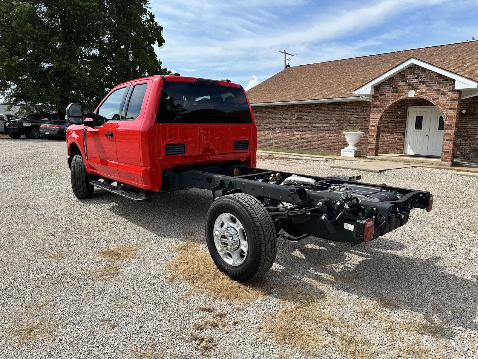 2025 Ford F-350 XLT photo 6