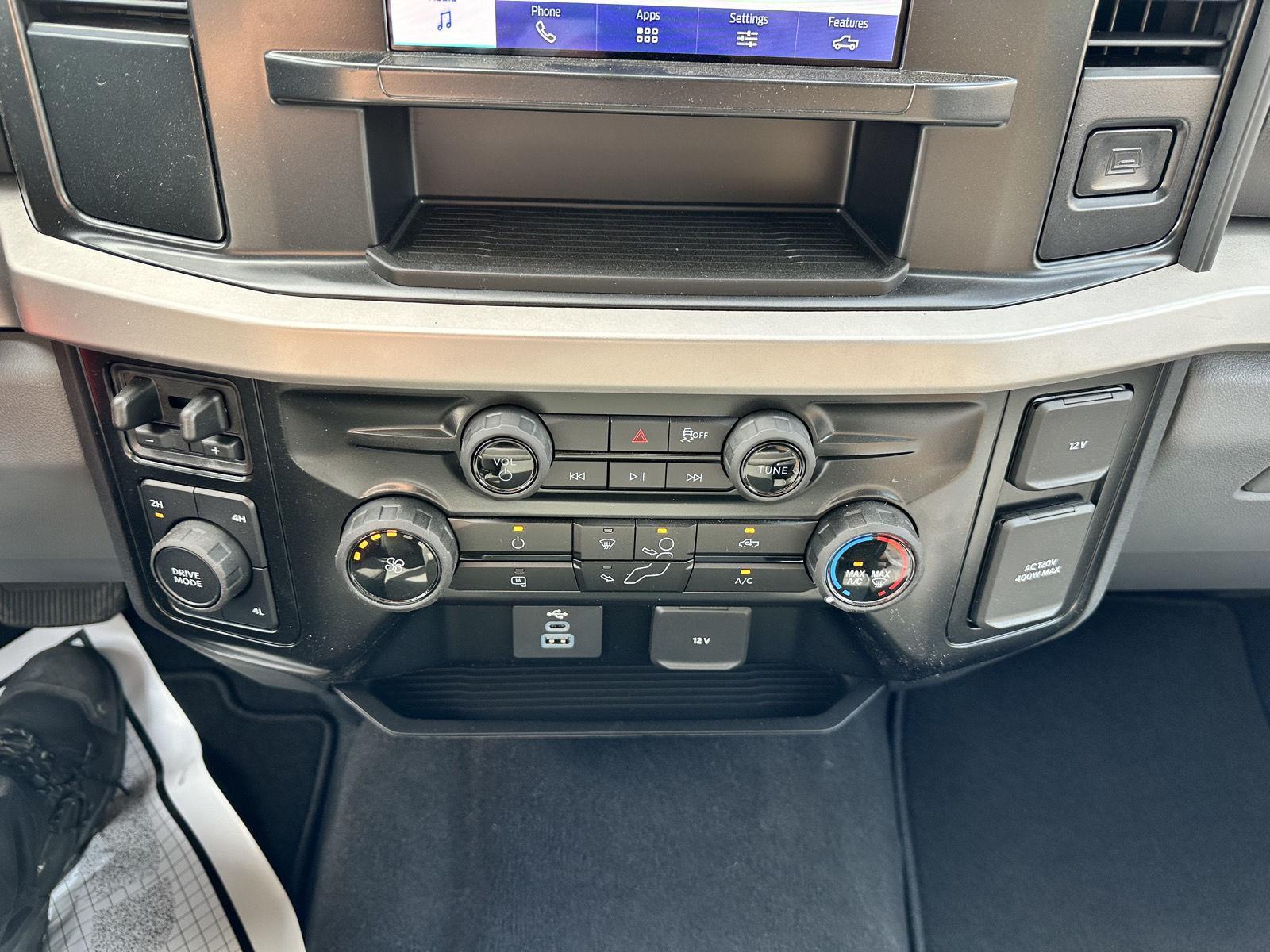 2025 Ford F-350 XLT photo 24