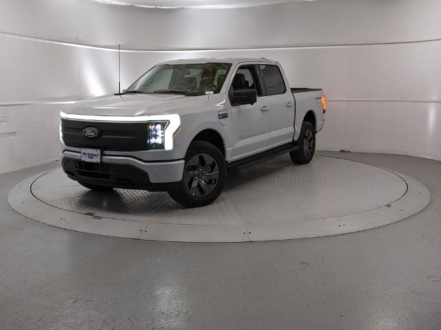 2025 Ford F-150 Lightning photo 3