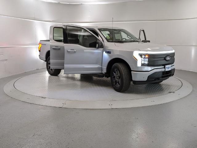 2025 Ford F-150 Lightning photo 4