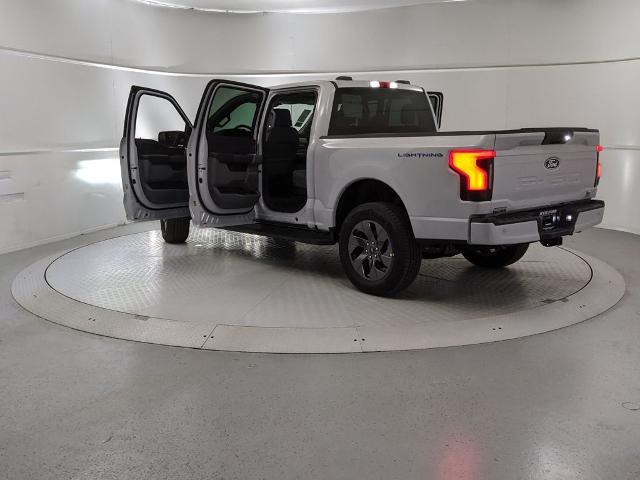 2025 Ford F-150 Lightning photo 7