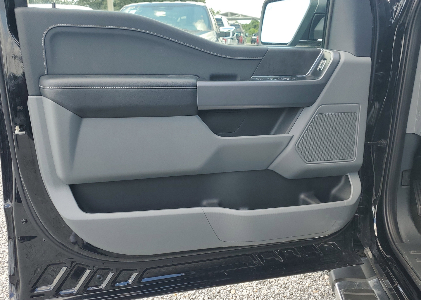 2025 Ford F-150 XLT - Photo 17