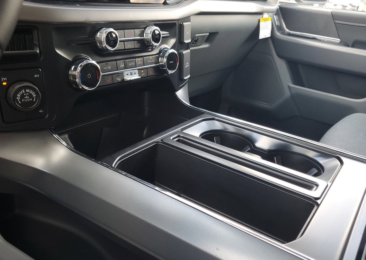 2025 Ford F-150 XLT - Photo 21