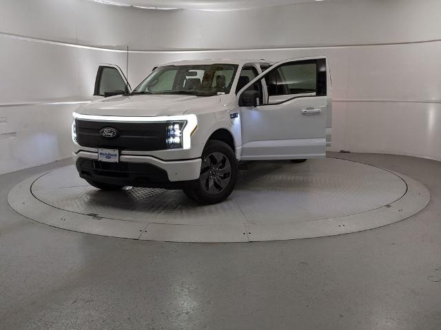 2025 Ford F-150 Lightning photo 2