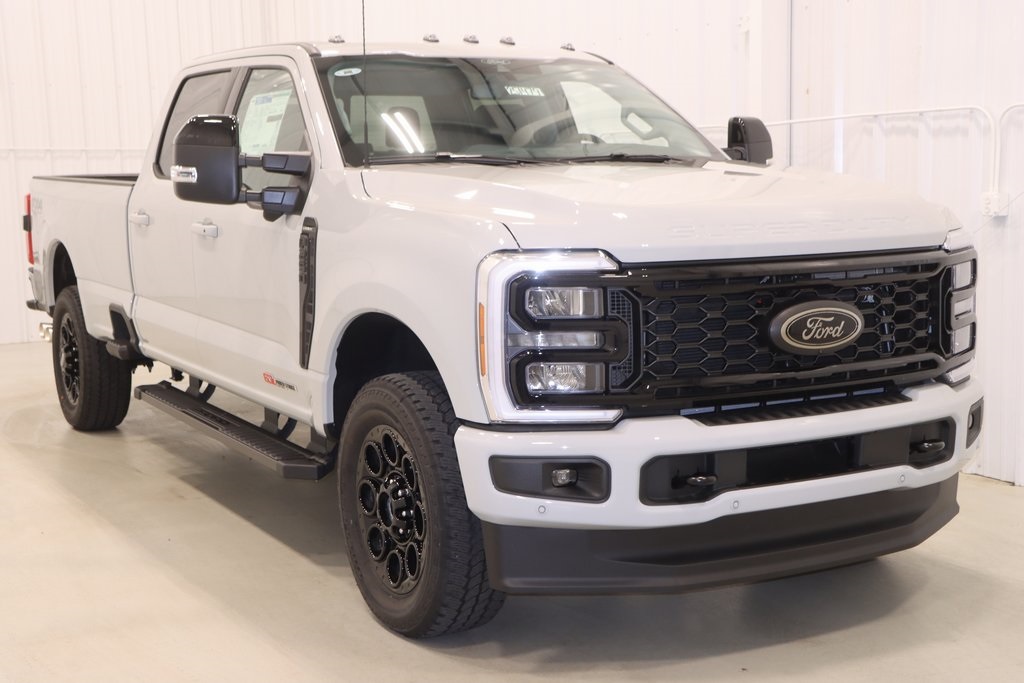 2025 Ford F-250 photo 2