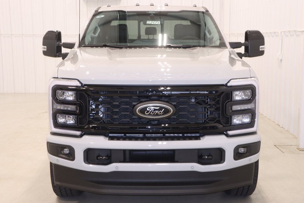 2025 Ford F-250 photo 3