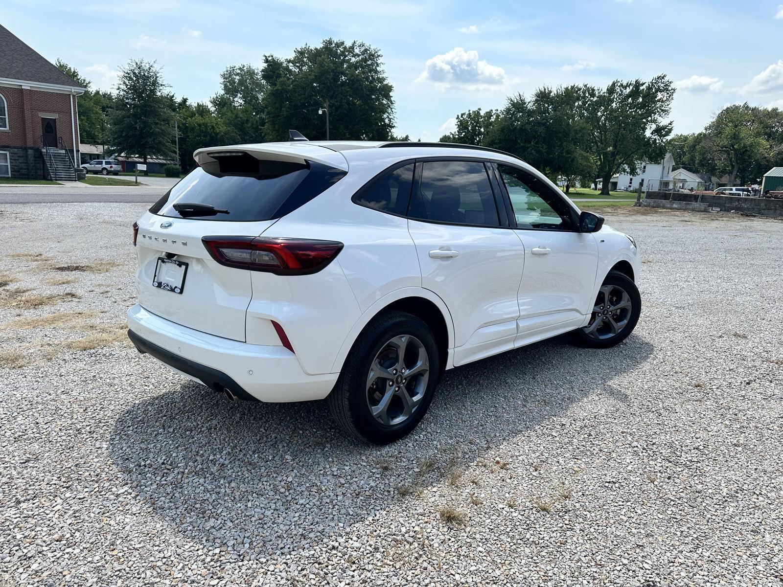 2023 Ford Escape ST-Line photo 4