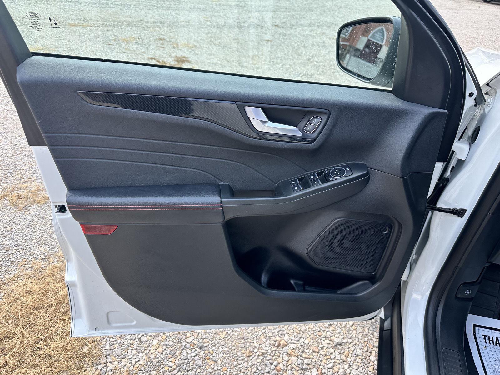 2023 Ford Escape ST-Line photo 7