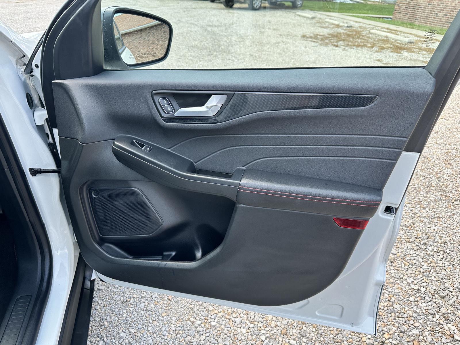 2023 Ford Escape ST-Line photo 16