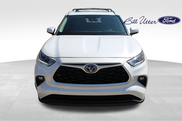 2023 Toyota Highlander Hybrid Bronze Edition photo 2