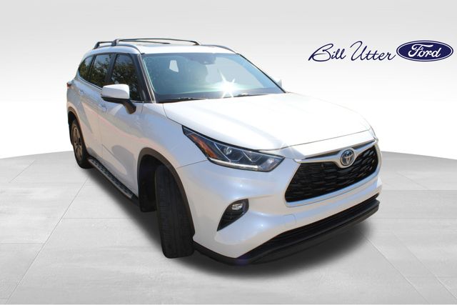 2023 Toyota Highlander Hybrid Bronze Edition photo 3