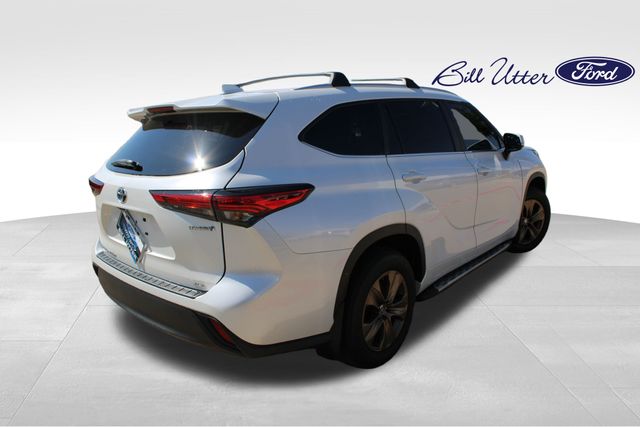 2023 Toyota Highlander Hybrid Bronze Edition photo 5