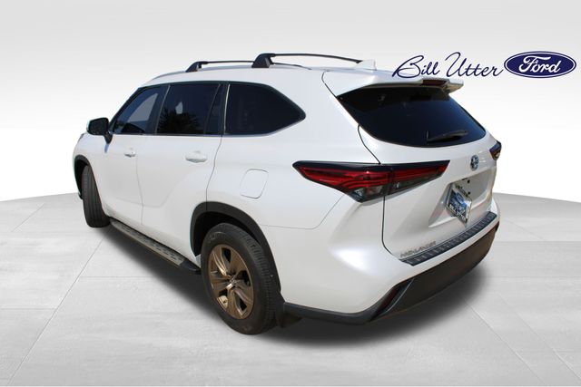 2023 Toyota Highlander Hybrid Bronze Edition photo 7