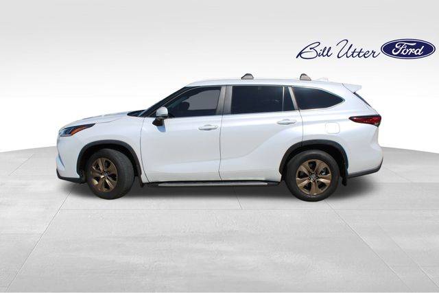 2023 Toyota Highlander Hybrid Bronze Edition photo 8