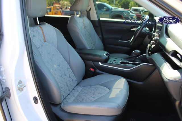 2023 Toyota Highlander Hybrid Bronze Edition photo 10