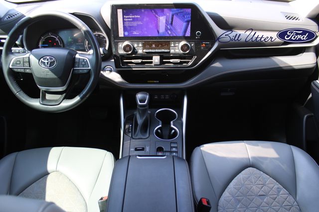 2023 Toyota Highlander Hybrid Bronze Edition photo 16
