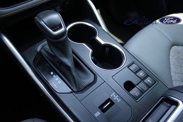 2023 Toyota Highlander Hybrid Bronze Edition photo 18
