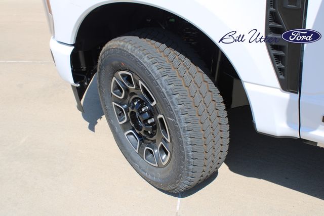 2025 Ford F-250 photo 5