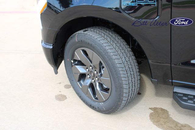2025 Ford F-150 Lightning photo 5