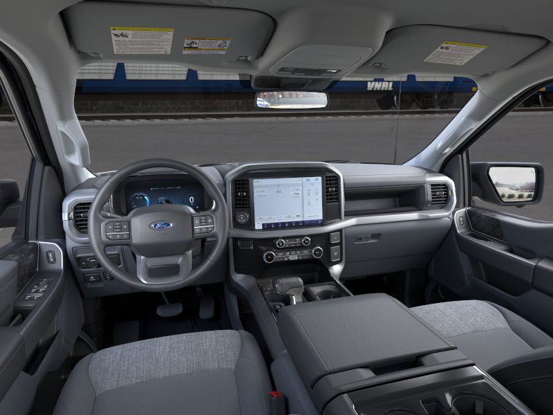 2025 Ford F-150 Lightning XLT photo 9