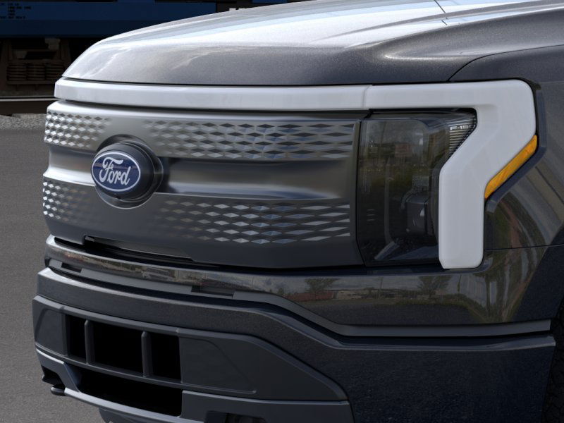 2025 Ford F-150 Lightning XLT photo 16