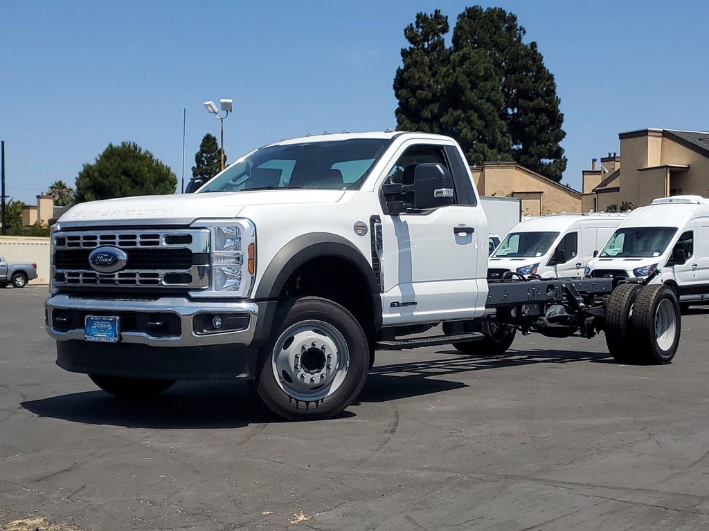 2025 Ford F-550 photo 2