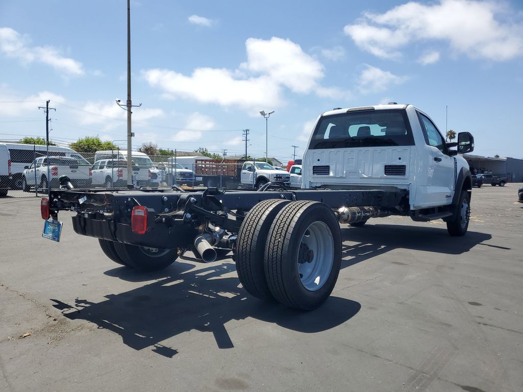 2025 Ford F-550 photo 4
