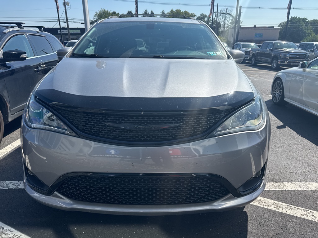 2020 Chrysler Pacifica Touring L photo 2