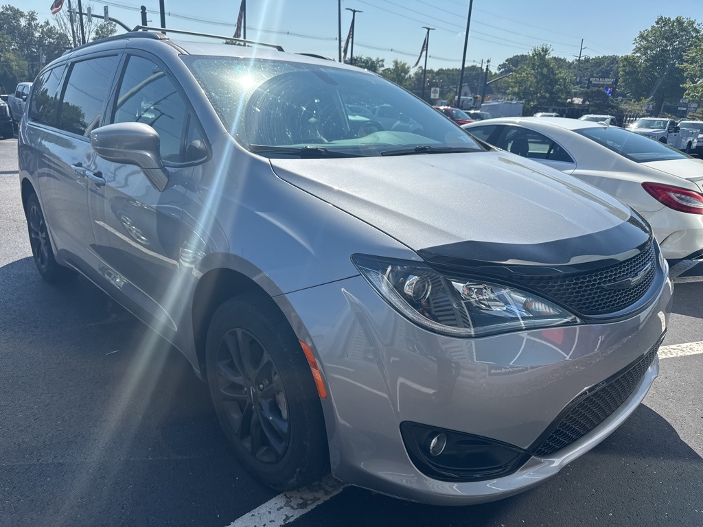 2020 Chrysler Pacifica Touring L photo 3