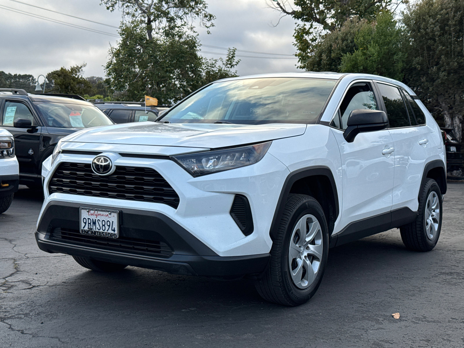 2022 Toyota RAV4 LE photo 4