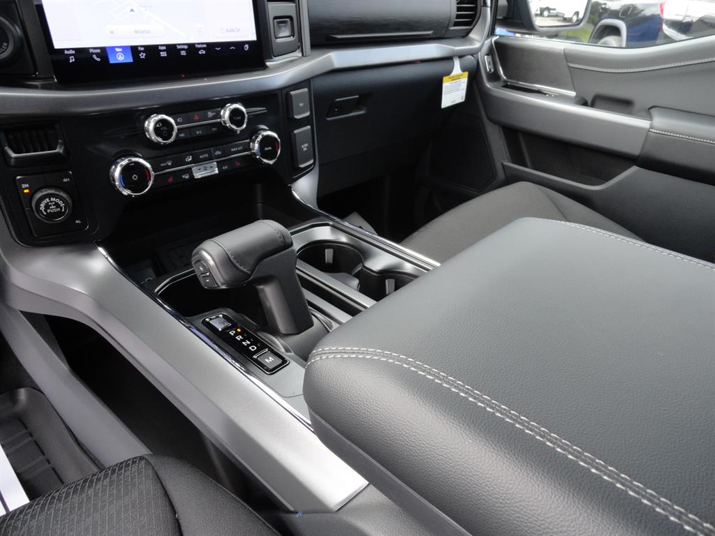 2025 Ford F-150 XLT photo 16