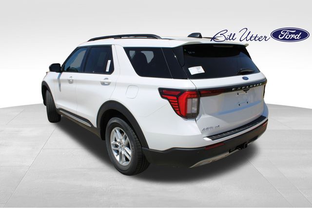 2025 Ford Explorer photo 2