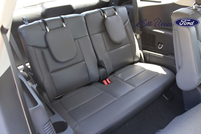 2025 Ford Explorer photo 8