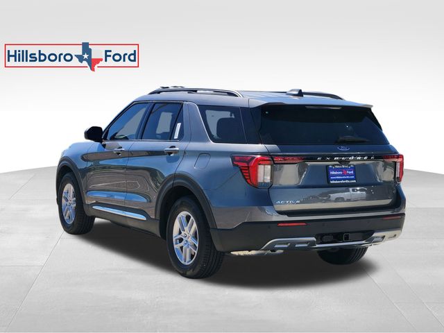 2025 Ford Explorer photo 2