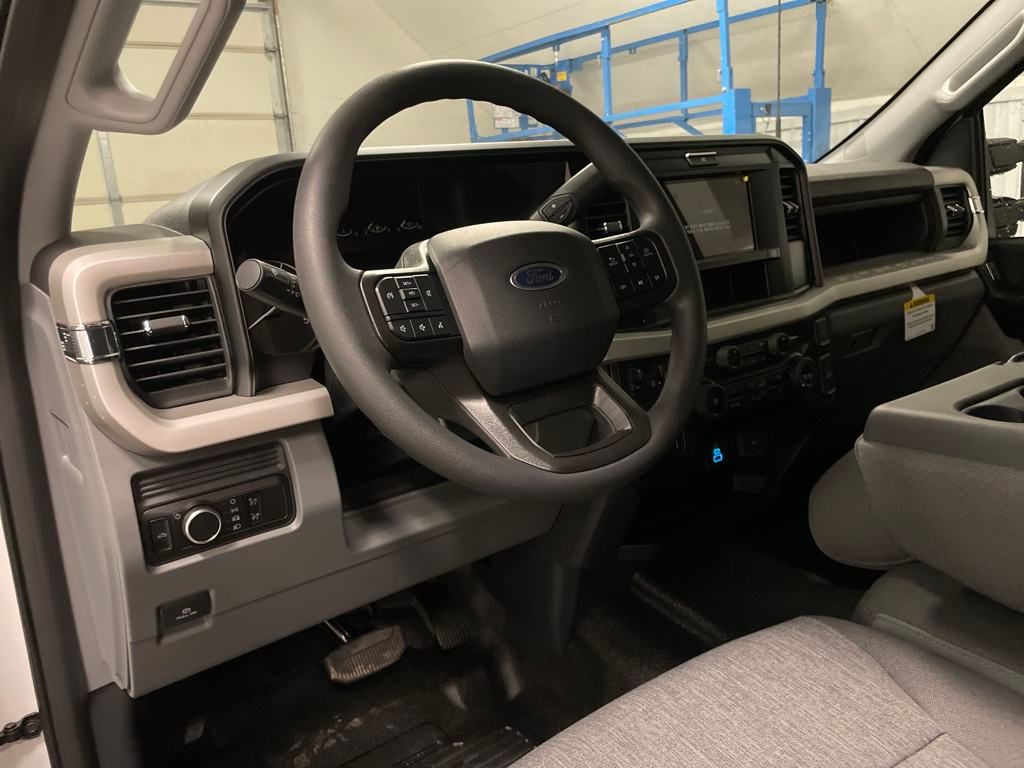 2025 Ford F-250 photo 16