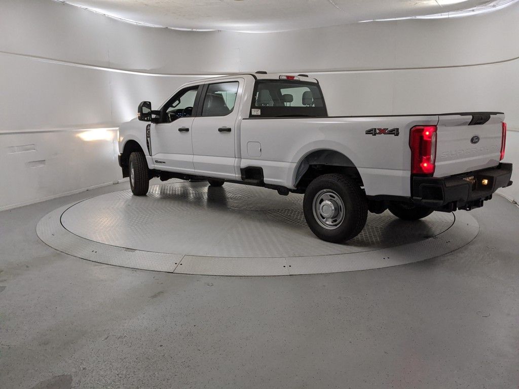 2025 Ford F-350 XL photo 3